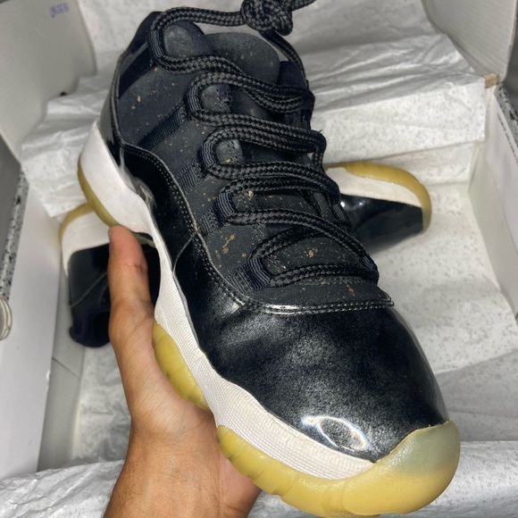 Jordan 11 Low ‘Barons’ - Picture 7 of 9